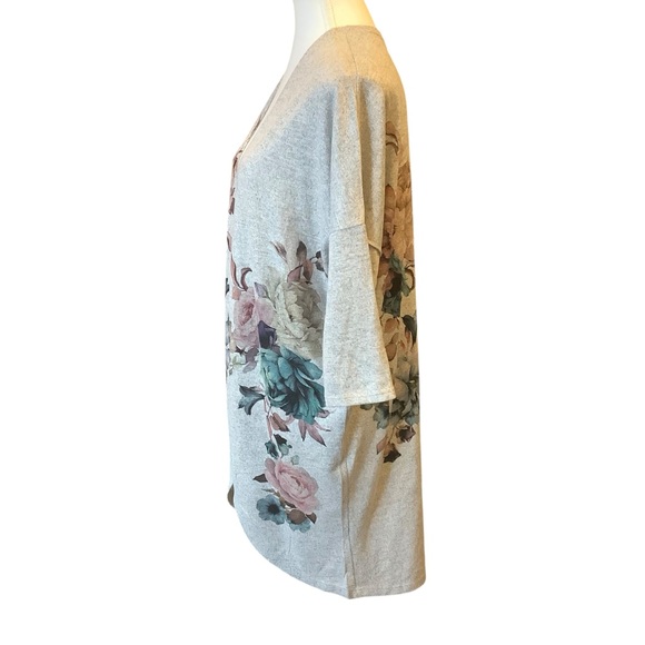 LIVE IN THE MOMENT FLORAL PRINT OPEN CARDIGAN/ 3/4 SLEEVE/ Size M - Picture 3 of 11